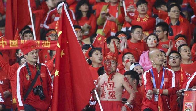 李东涛因为没权限查看卡主身份，也无法确定马岚到底是谁，而且，出于对黑金卡主人的尊重，他只能办业务，想到这，他无比恭维的说：您确定要转219亿，到这张工商银行卡里对吗？马岚急不可耐的说道：我确定，你墨迹什么呢？赶紧的。